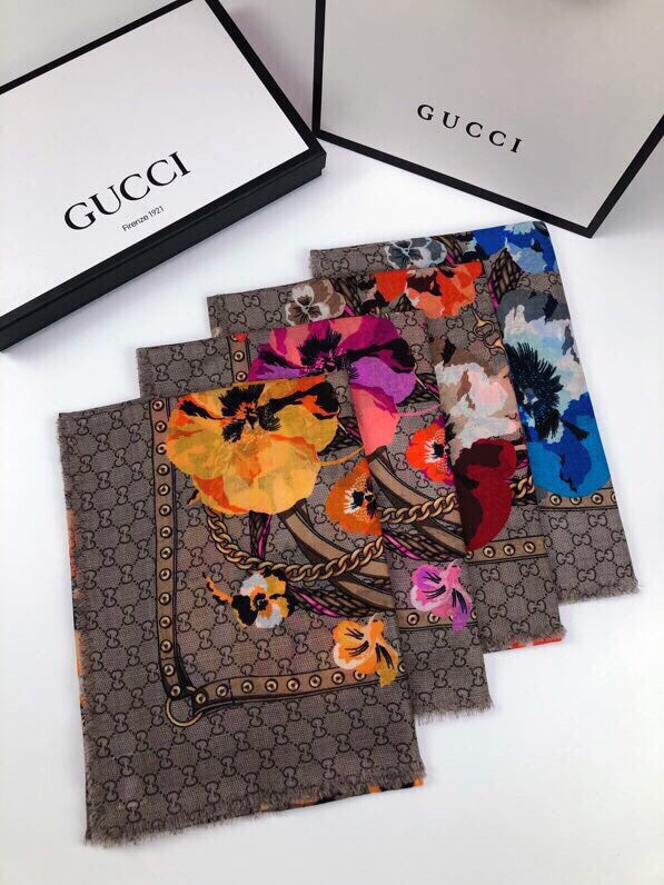 GUCCI 25S SCARF 140 IN CASHMERE 740373