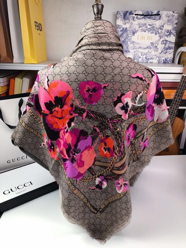 GUCCI 25S SCARF 140 IN CASHMERE 740373