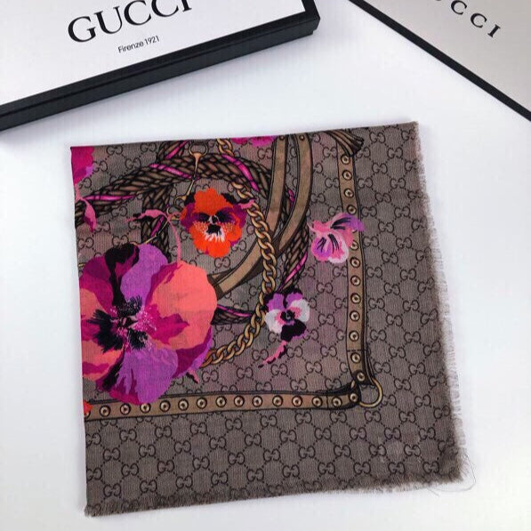 GUCCI 25S SCARF 140 IN CASHMERE 740373
