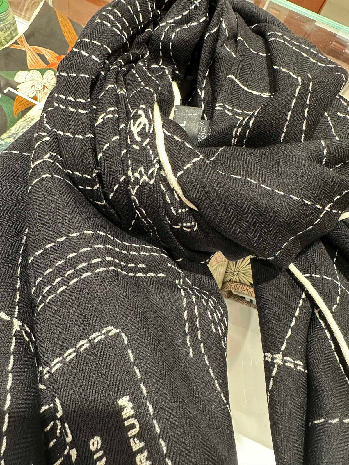 CHANEL 25S SCARF 140 IN SILK WOOL 726479
