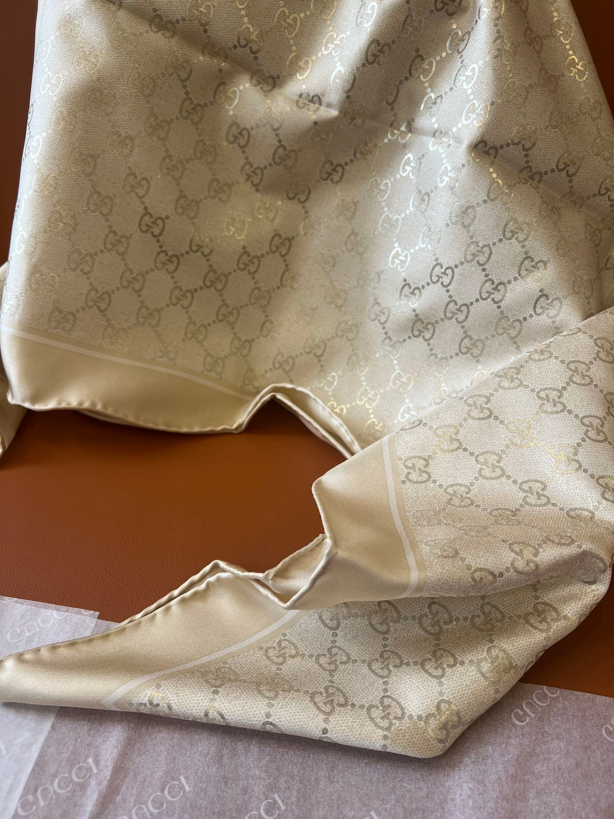 GUCCI 25S SCARF 90 IN SILK 697667