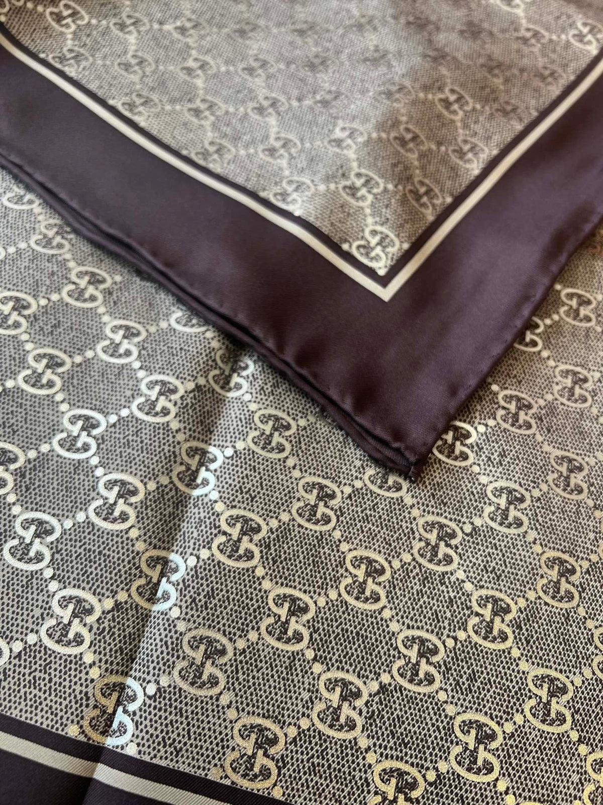 GUCCI 25S SCARF 90 IN SILK 697666
