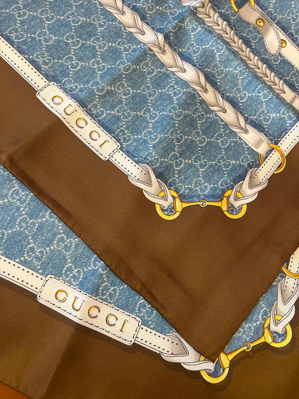 GUCCI 25S SCARF 90 IN SILK 700813