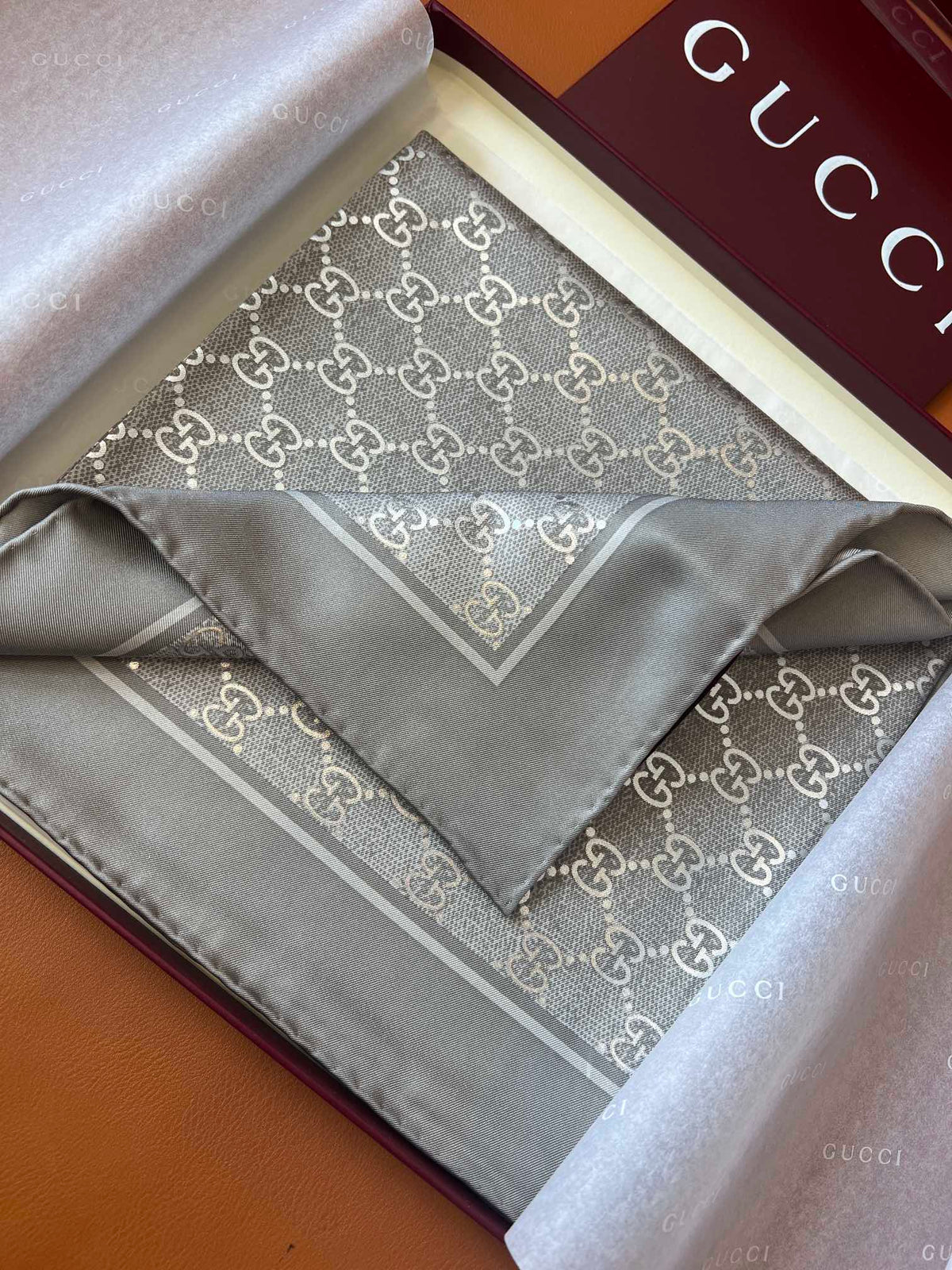 GUCCI 25S SCARF 90 IN SILK 697668