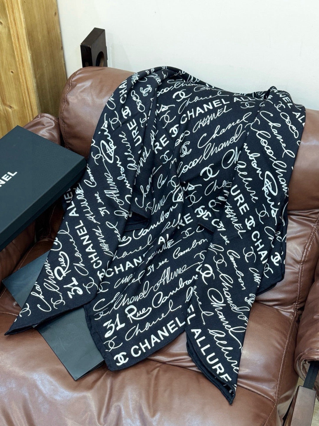 CHANEL 25S SCARF 135 CM IN CASHMERE SILK 943692