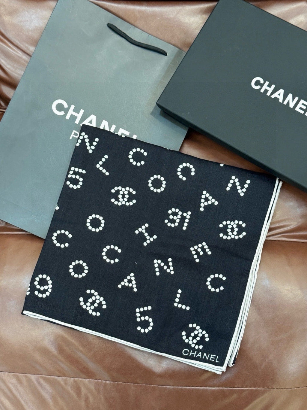 CHANEL 25S SCARF 135 CM IN CASHMERE SILK 943694
