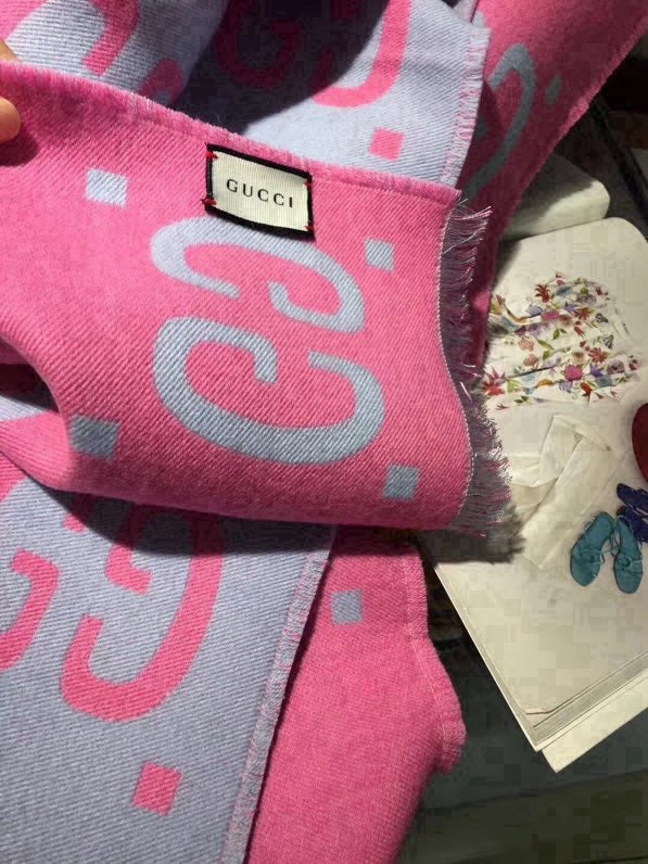 GUCCI 25S SCARF 180 IN WOOL 596385
