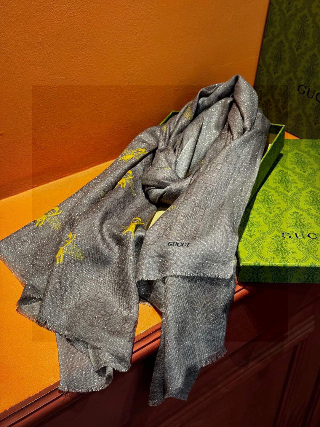 GUCCI 25S SCARF 200 IN CASHMERE SILK 692966