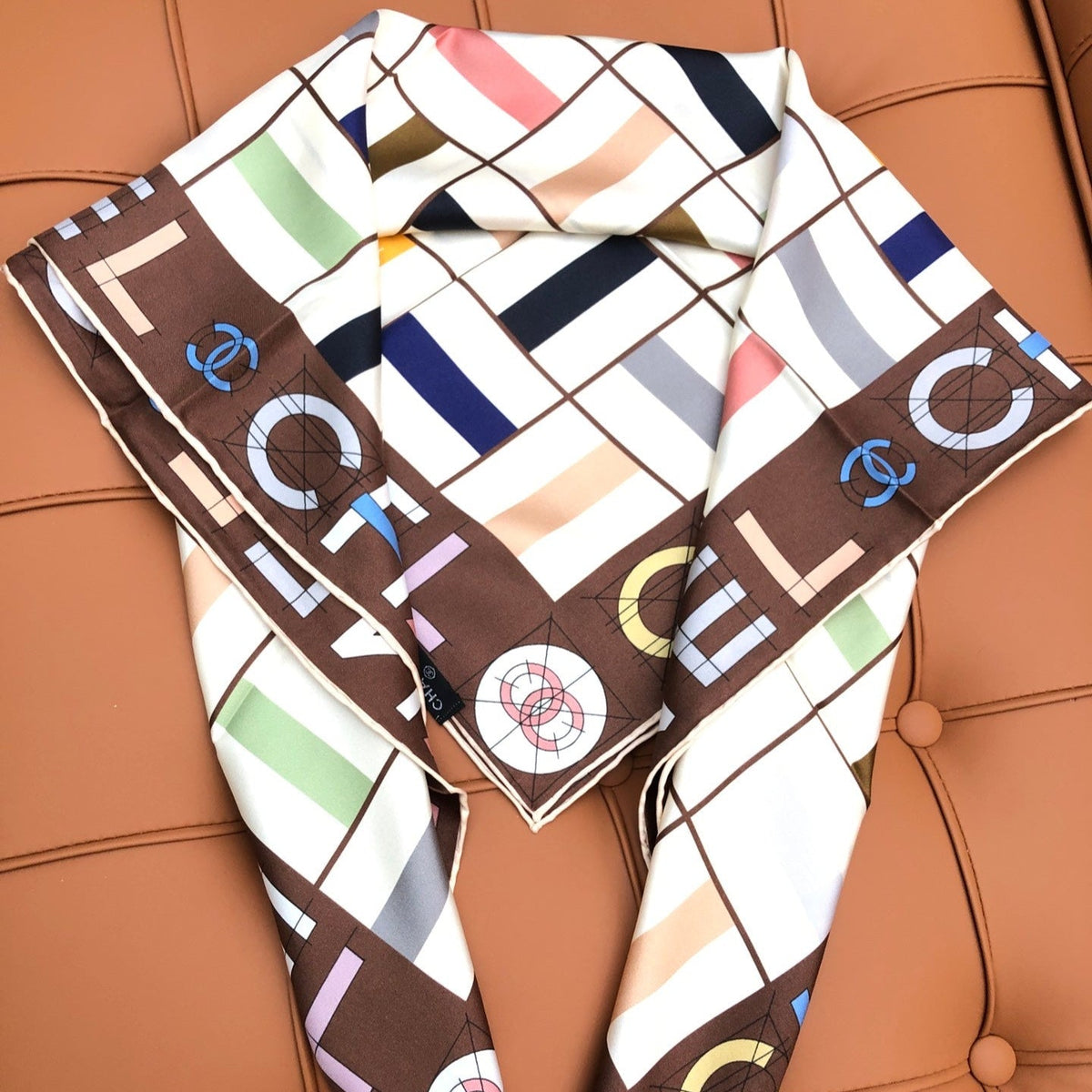 CHANEL 25S SCARF 90 IN SILK 704586