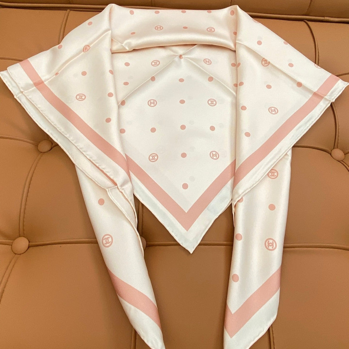 CHANEL 25S SCARF 90 IN SILK 704605