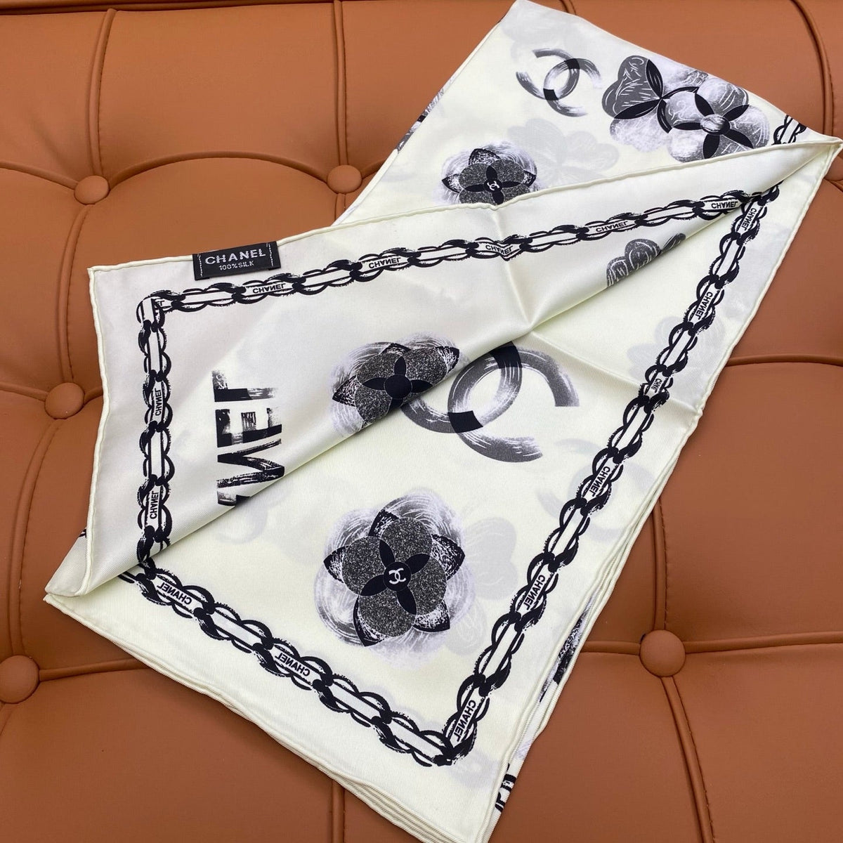 CHANEL 25S SCARF 90 IN SILK 703654