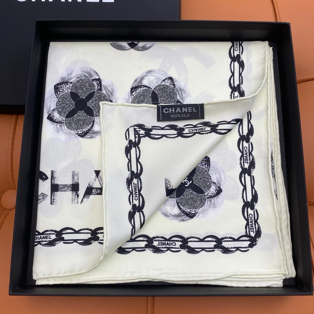 CHANEL 25S SCARF 90 IN SILK 703654
