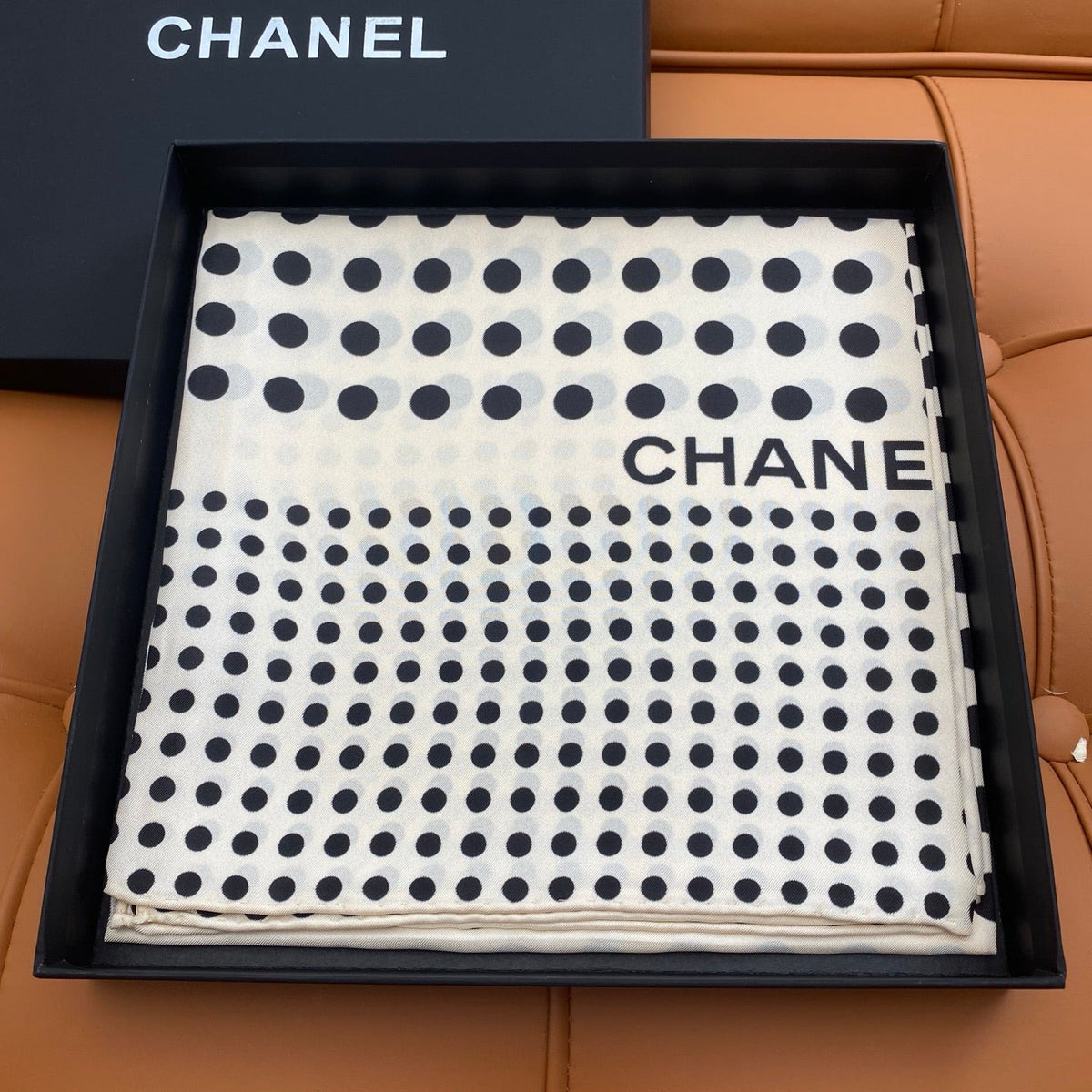 CHANEL 25S SCARF 90 IN SILK 703691