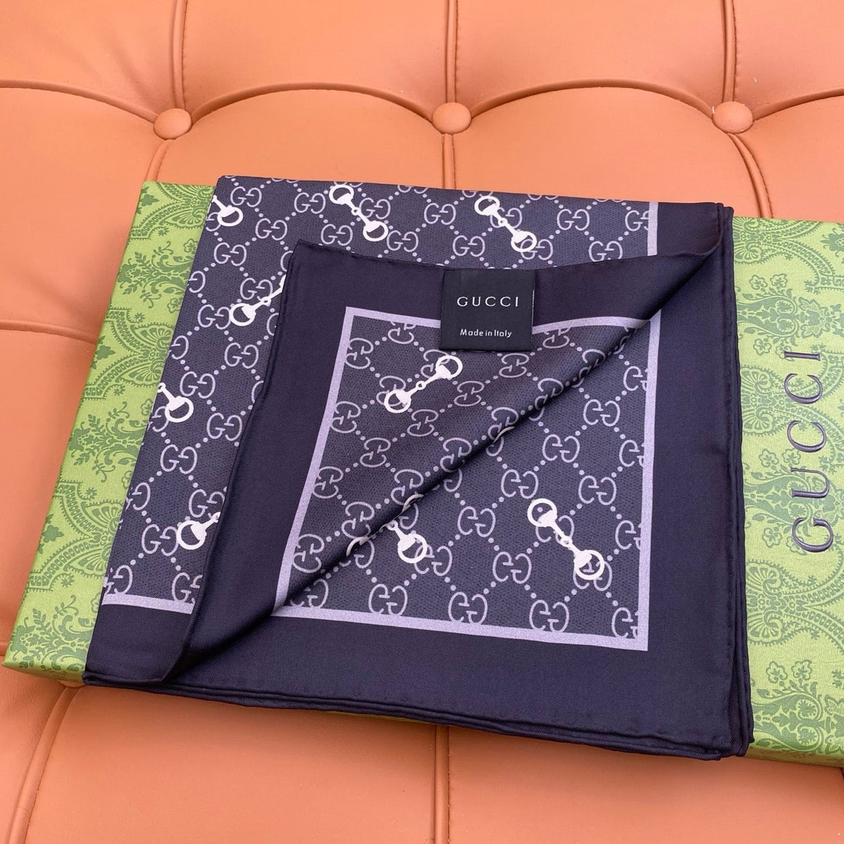 GUCCI 25S SCARF 90 IN SILK 718506