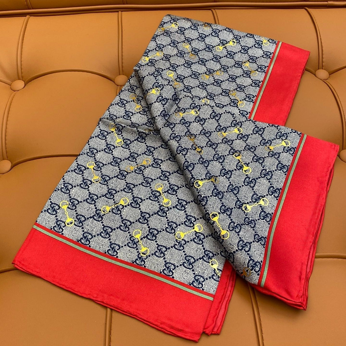 GUCCI 25S SCARF 90 IN SILK 718515