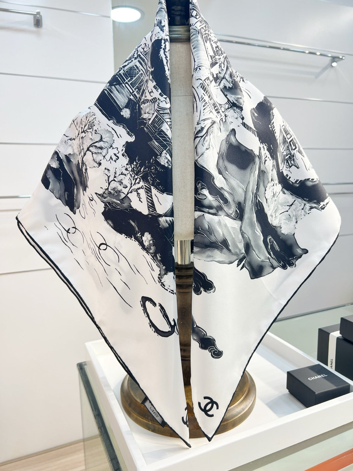 CHANEL 25S SCARF 90 IN SILK 735865