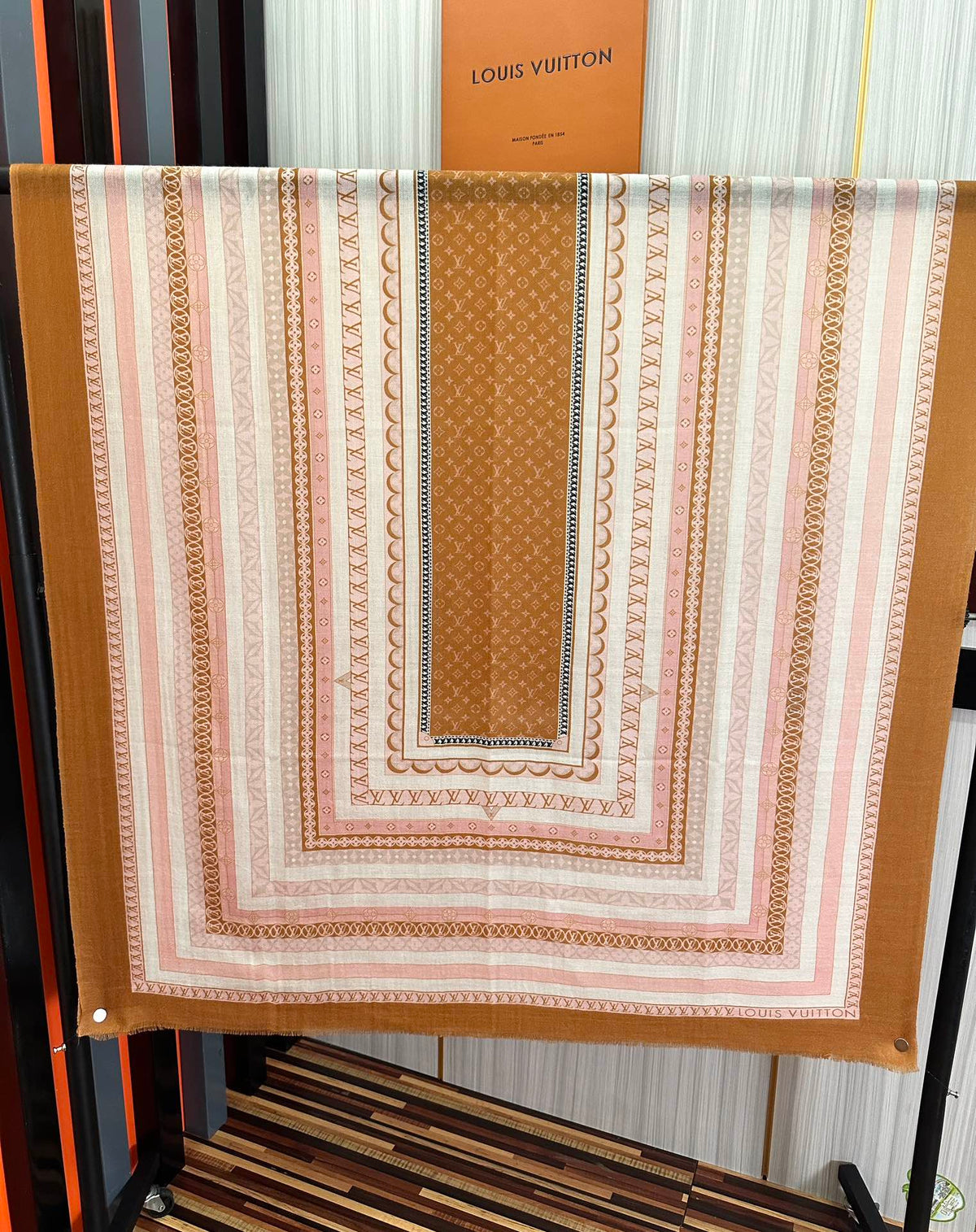 LOUIS VUITTON SCARF 200 CM IN COLORFUL CASHMERE 394891