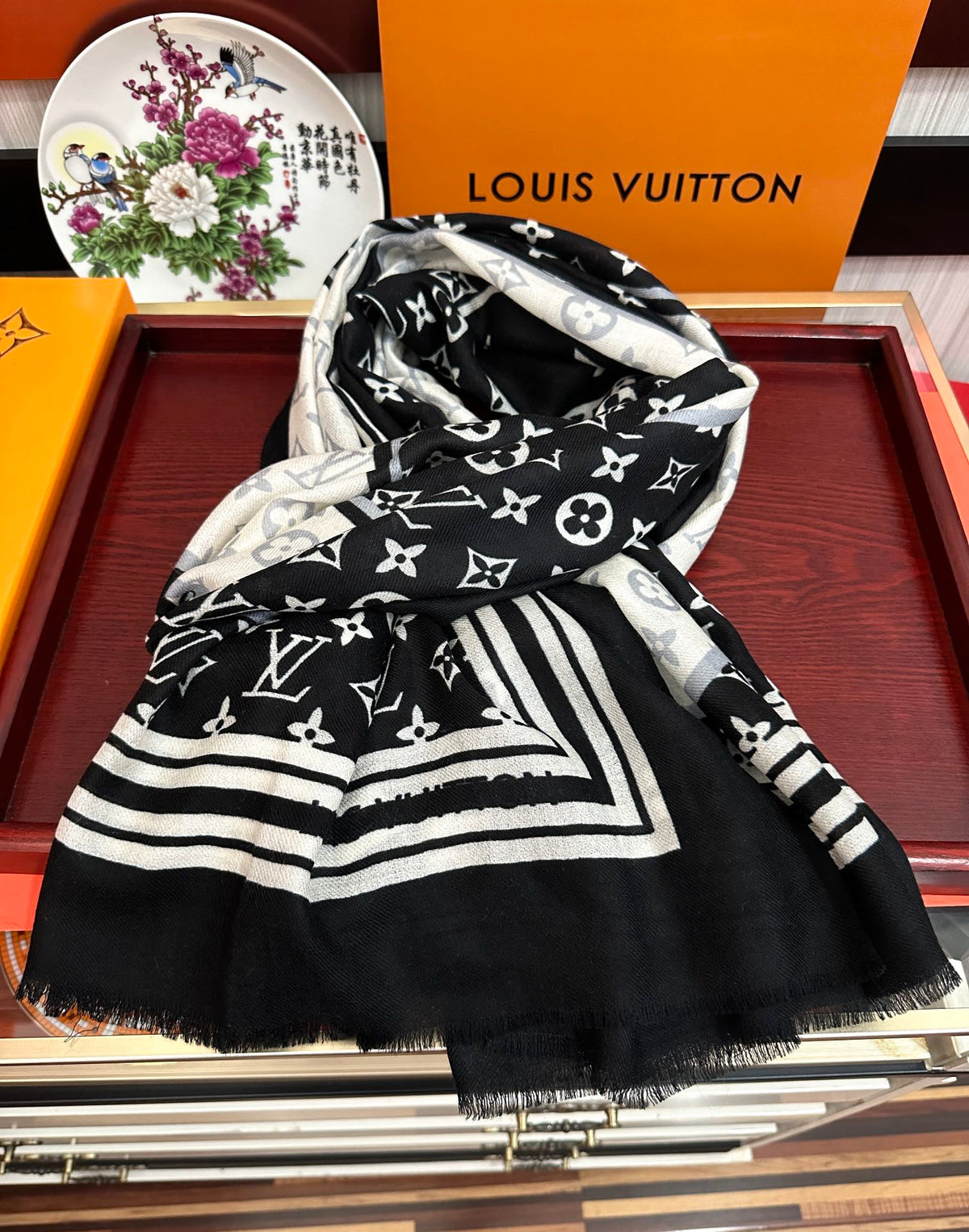 LOUIS VUITTON SCARF 200 CM IN BLACK MIX WHITE CASHMERE 400030