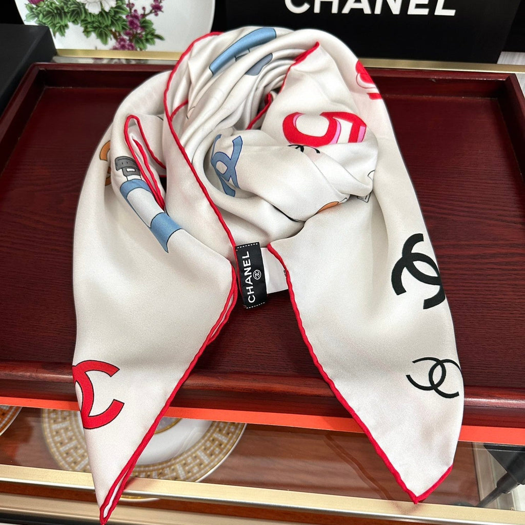 CHANEL 25S SCARF 90 IN SILK 733858