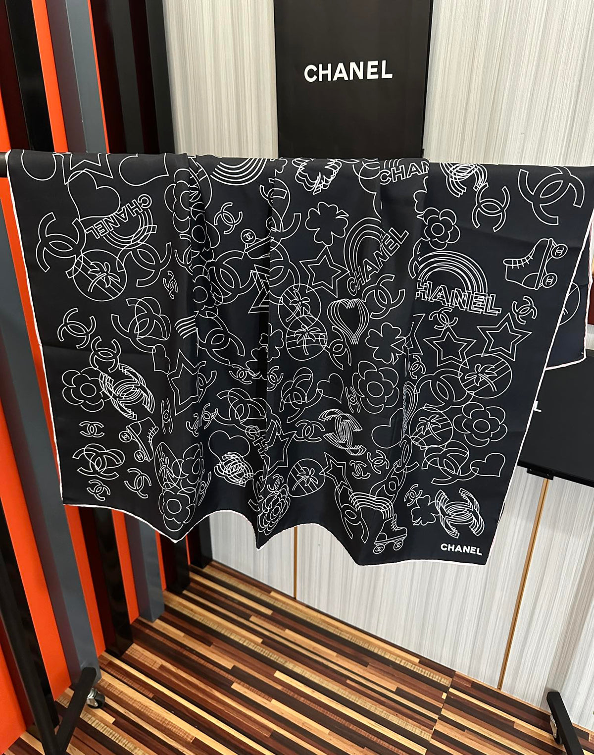 CHANEL 25S SCARF 90 IN SILK 738436