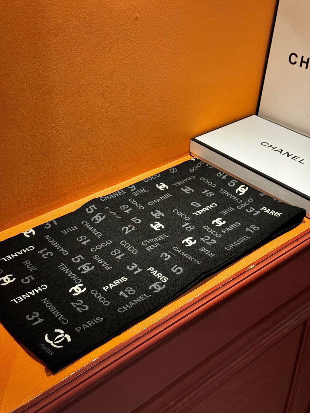 CHANEL 25S SCARF 180 IN CASHMERE SILK 738480