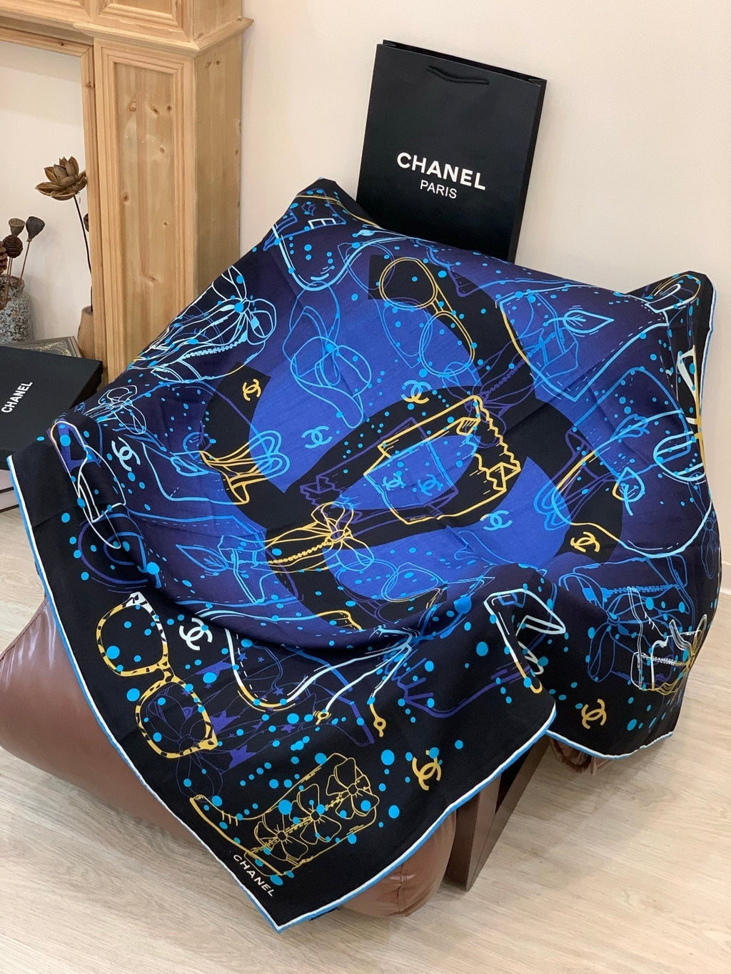 CHANEL 25S SCARF 135 IN CASHMERE 883635
