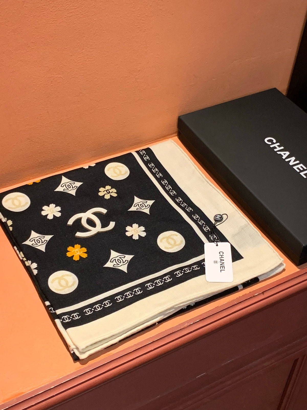 CHANEL 25S SCARF 140 IN CASHMERE 931509