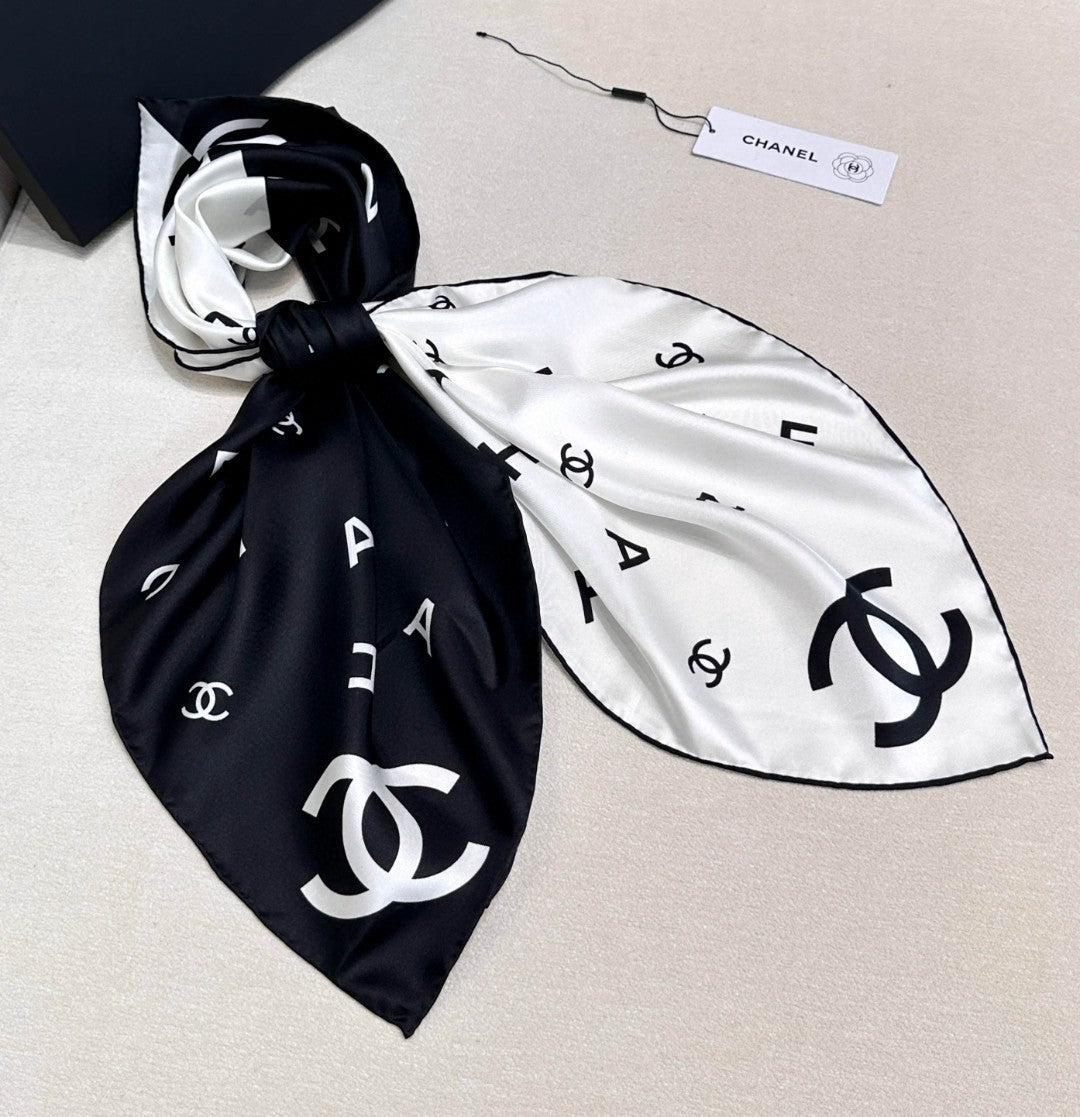 CHANEL 25S SCARF 90 IN SILK 991884