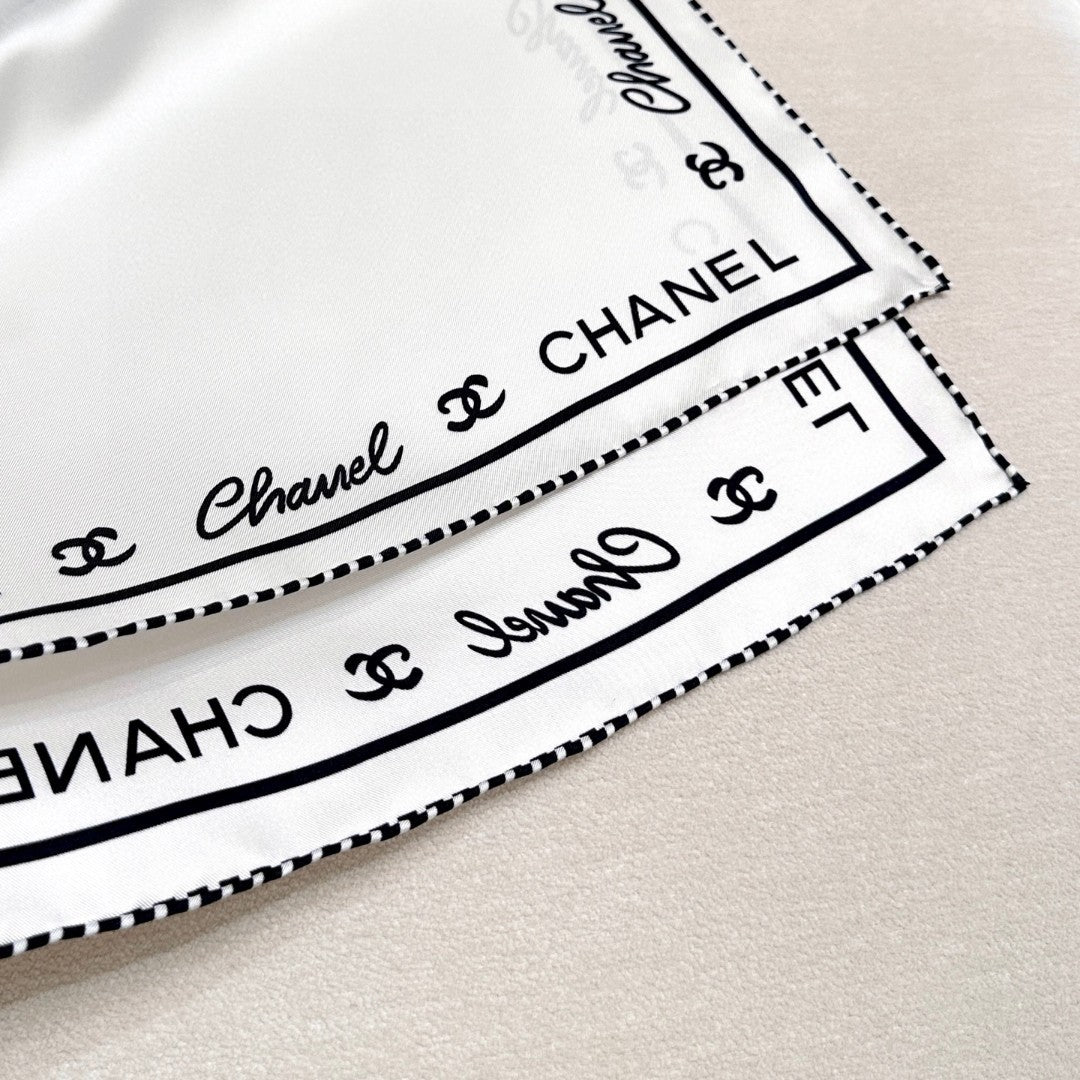 CHANEL 25S SCARF 90 IN SILK 732122