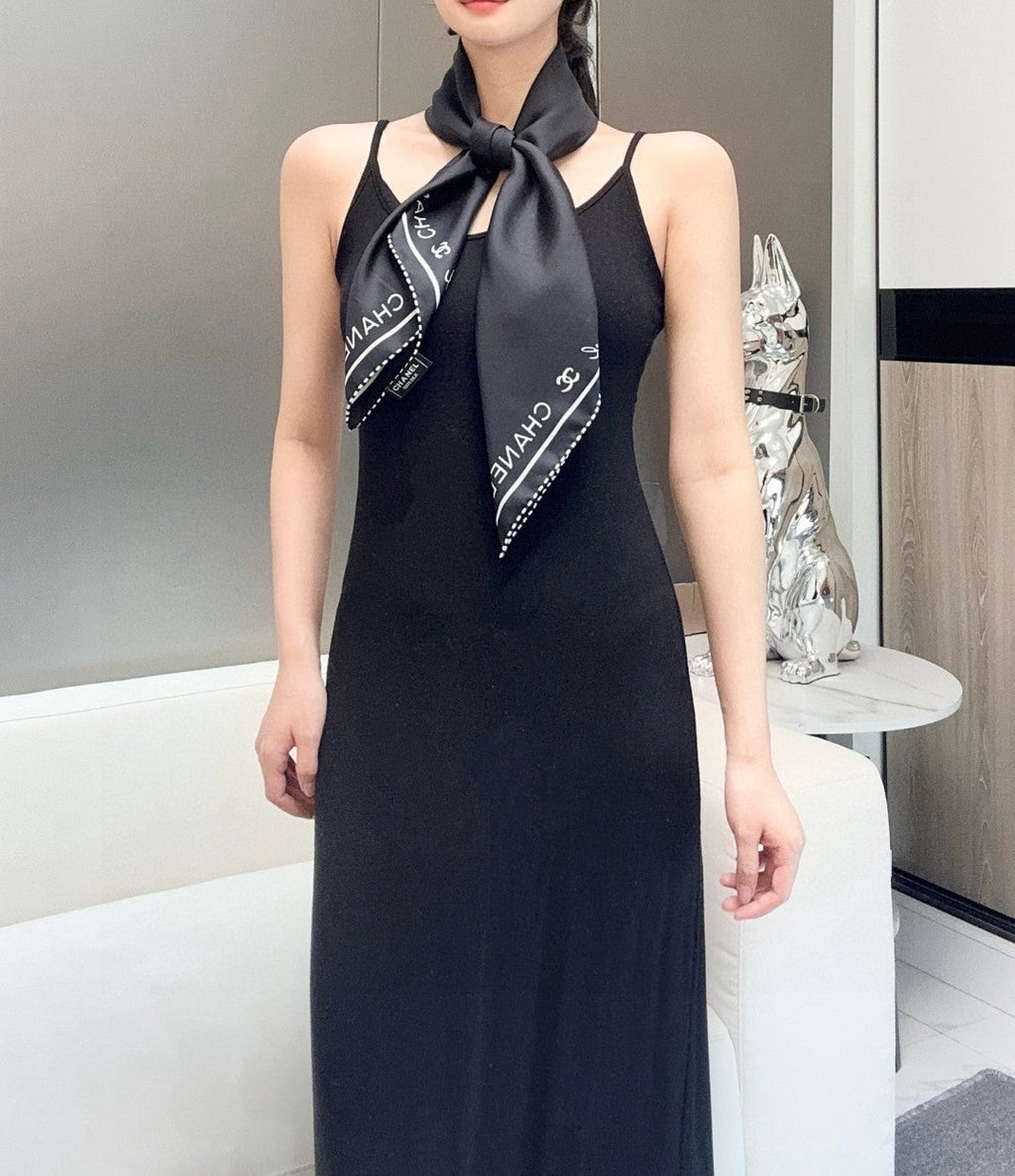CHANEL 25S SCARF 90 IN SILK 732123