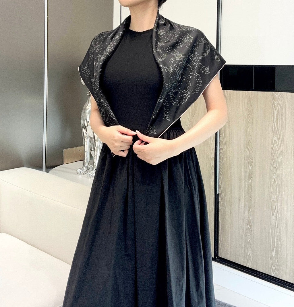 CHANEL 25S SCARF 90 IN SILK 730643