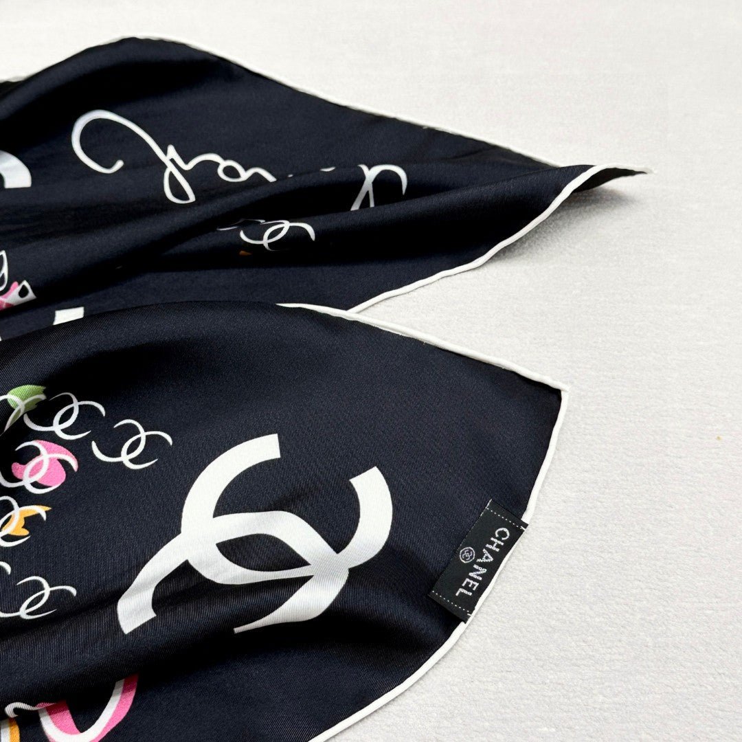 CHANEL 25S SCARF 90 IN SILK 735829