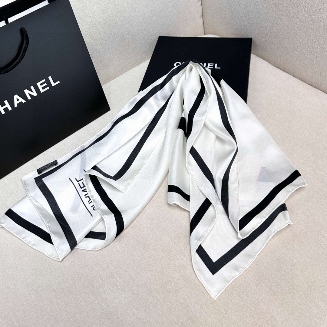 CHANEL 25S SCARF 90 IN SILK 732131