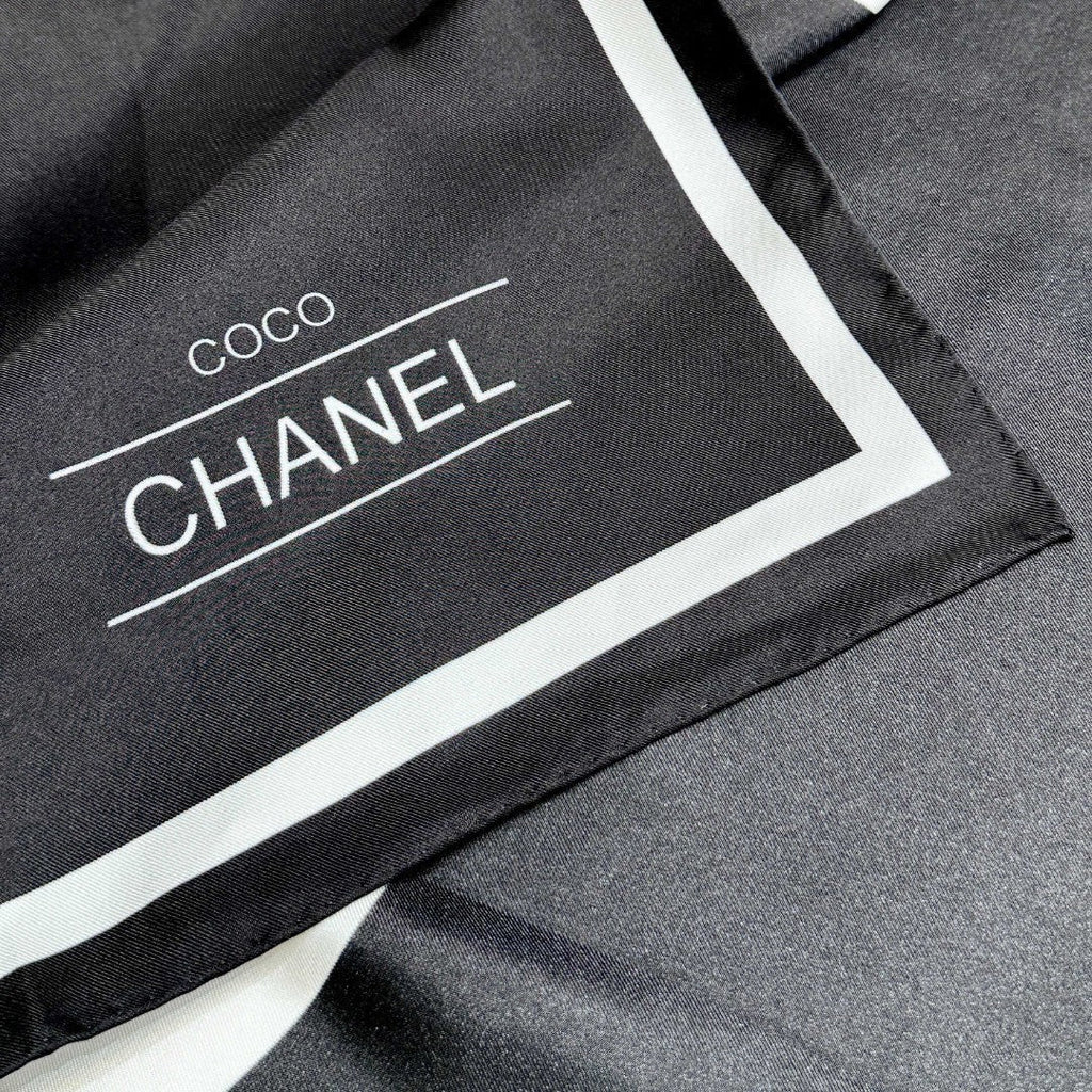 CHANEL 25S SCARF 90 IN SILK 732132
