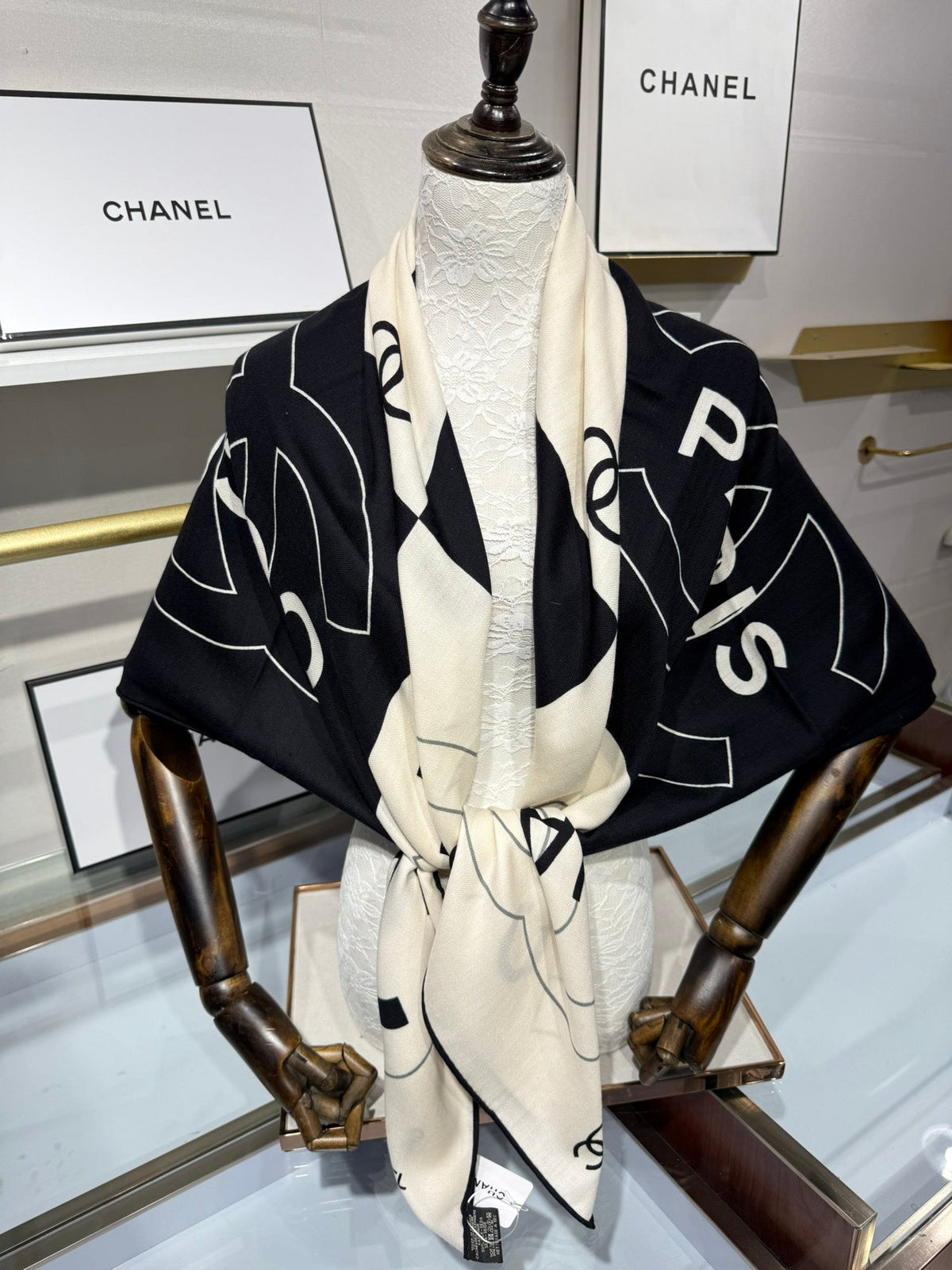 CHANEL 25S SCARF 140 IN SILK 732177