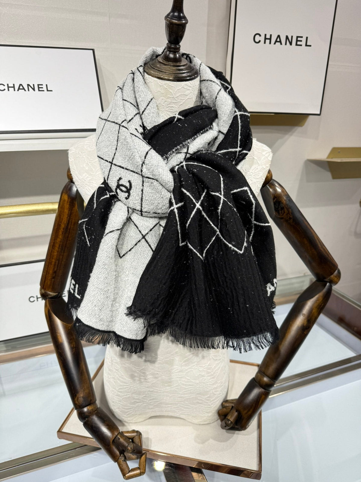CHANEL 25S SCARF 195 IN CASHMERE 880355
